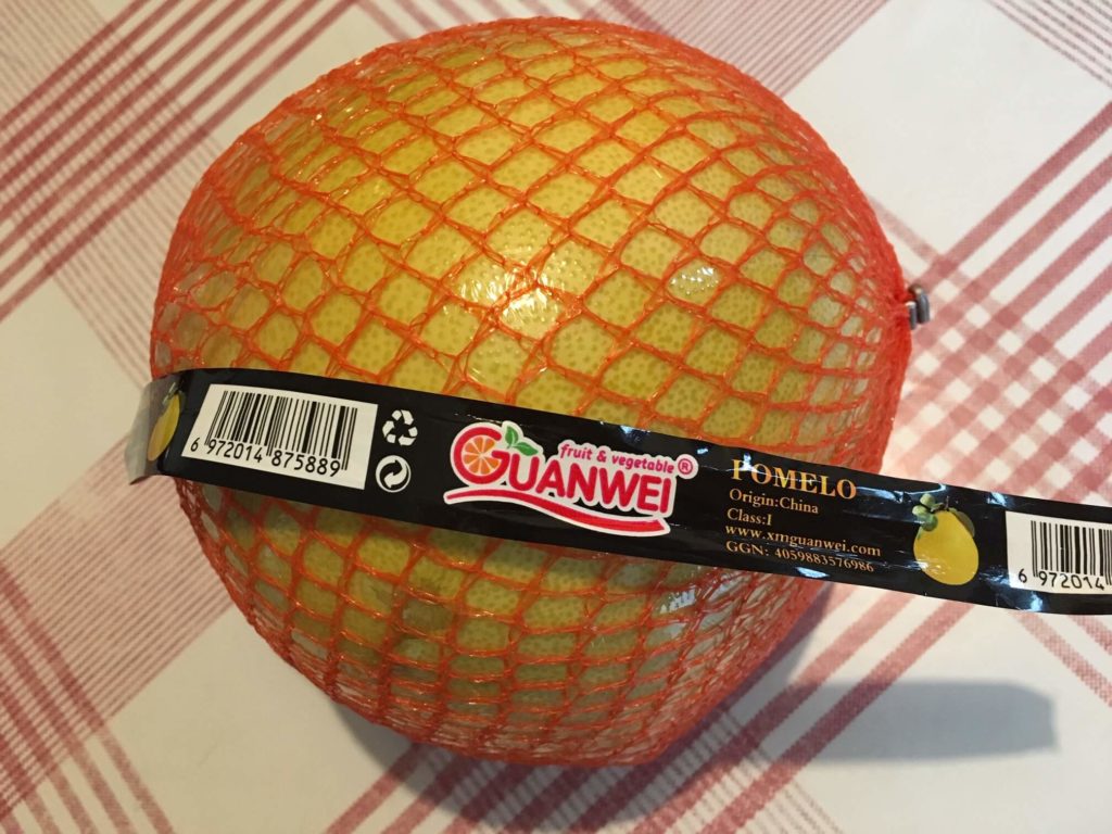 Pomelo chinois dans son filet