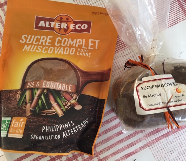 1 paquet de sucre muscovado des Philippines et un autre de l'Ile Maurice